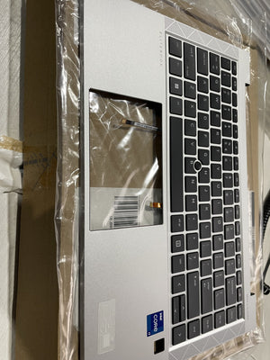 M36312-051 - HP EliteBook 840 G8 TopCover met een i7 Sticker